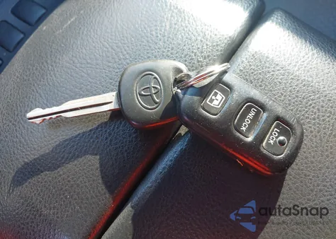 2004 Toyota 4Runner Sr5 V6 z USA, uszkodzony, nr VIN JTEBU14R640046476